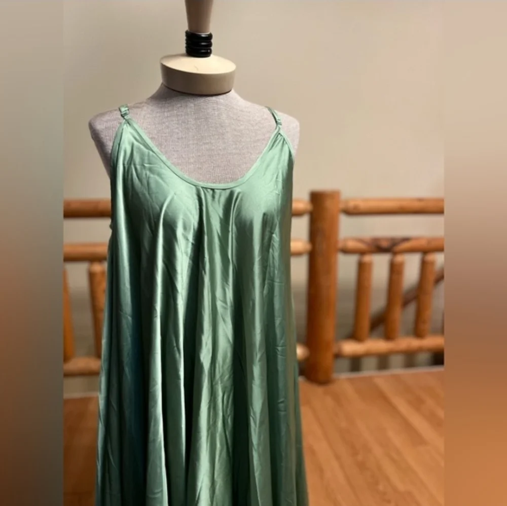 Silk & Salt Go With The Flow Maxi Dress Satin Flowy Boho Enchanting Green NEW - Picture 3 of 8